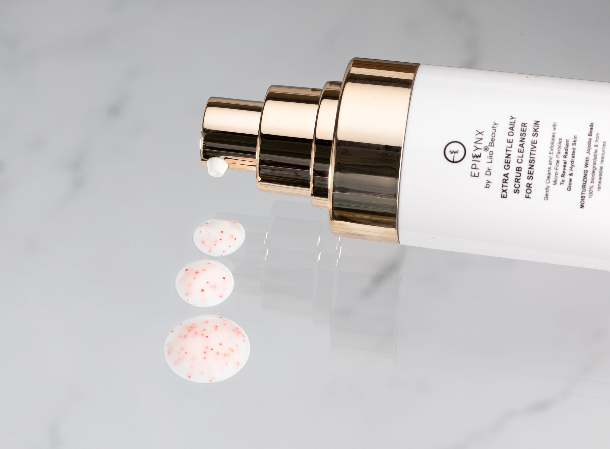 Gentle exfoliating face scrub with hyaluronic acid and aloe vera